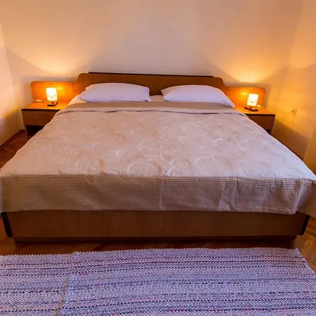 House Lovro Case de vacanță *