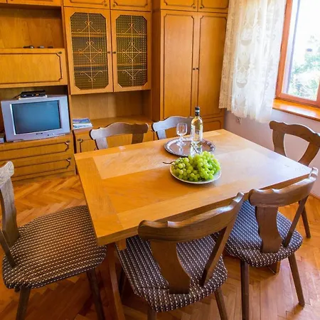 House Lovro Case de vacanță