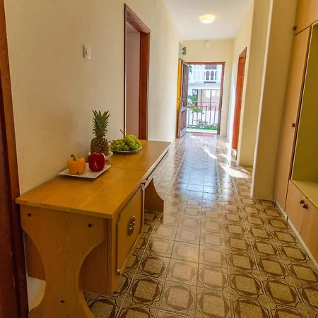 Case de vacanță House Lovro