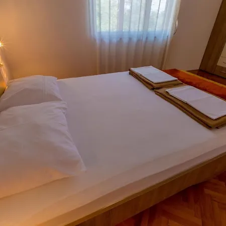 Case de vacanță House Lovro *