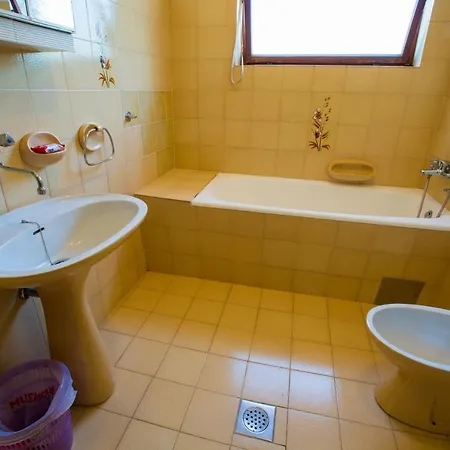 House Lovro Case de vacanță